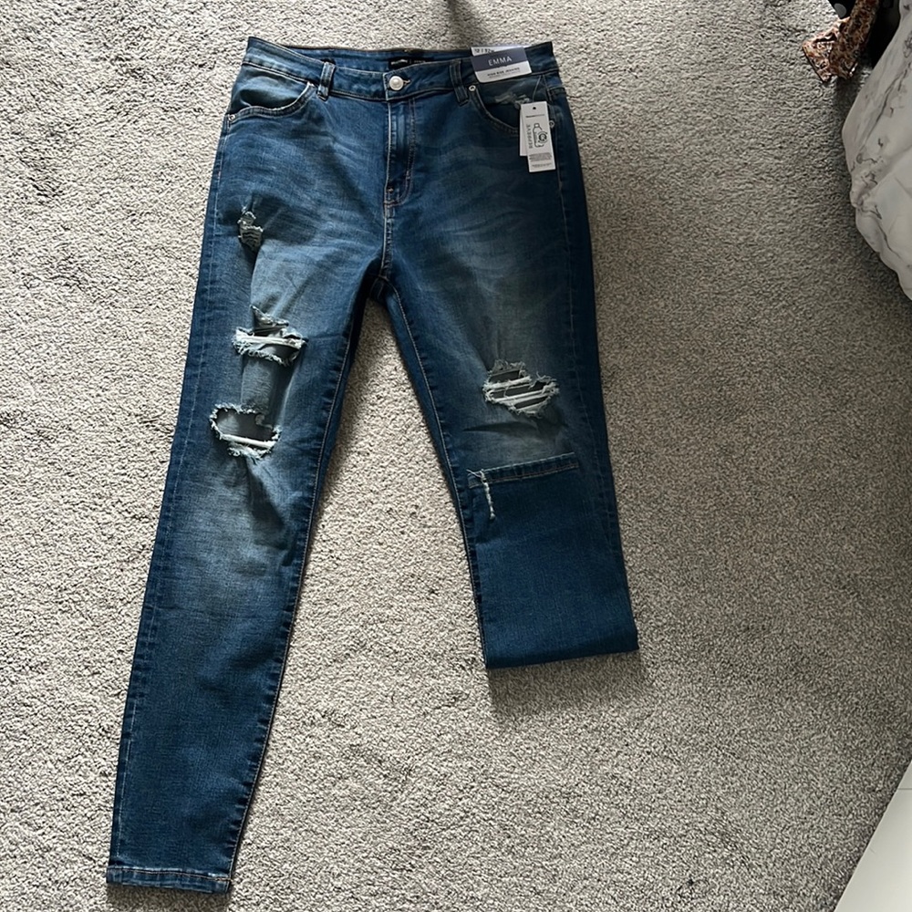 Stressed Ripped High Rise Jegging